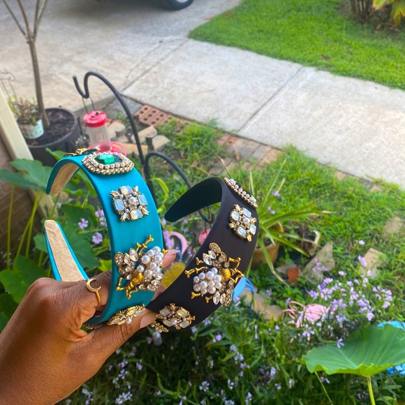 Queen Bee Jeweled headband - Picture 4 of 5